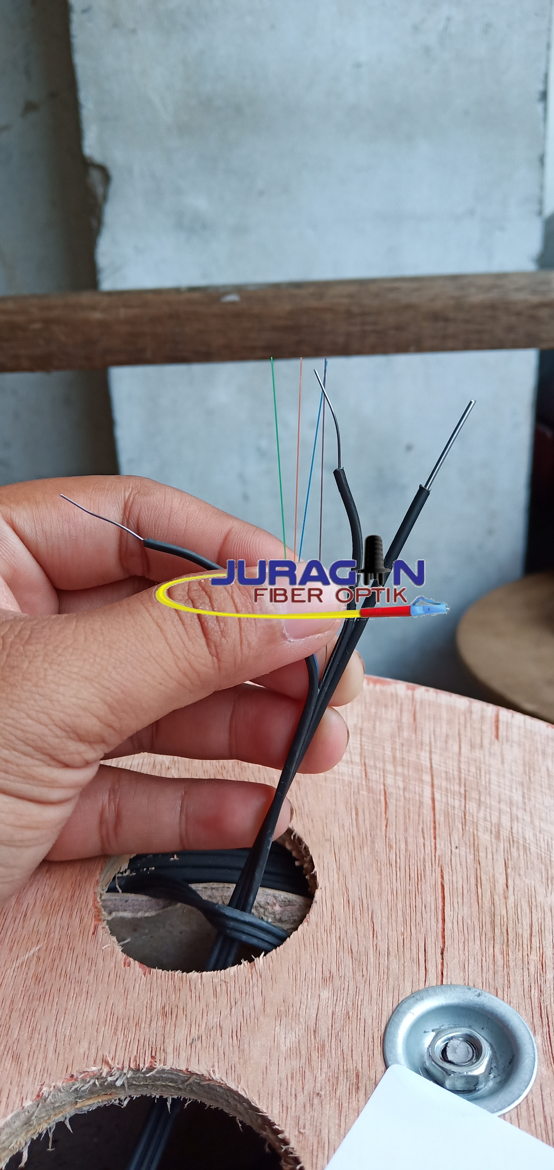 Kabel-dropcore-4c-juragan-fiber-optik